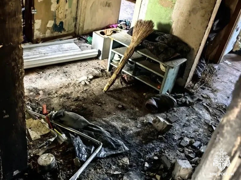 В Саратове из запертой горящей квартиры спасли троих мужчин