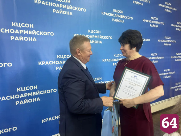 Николай Панков наградил соцработников Саратовской области